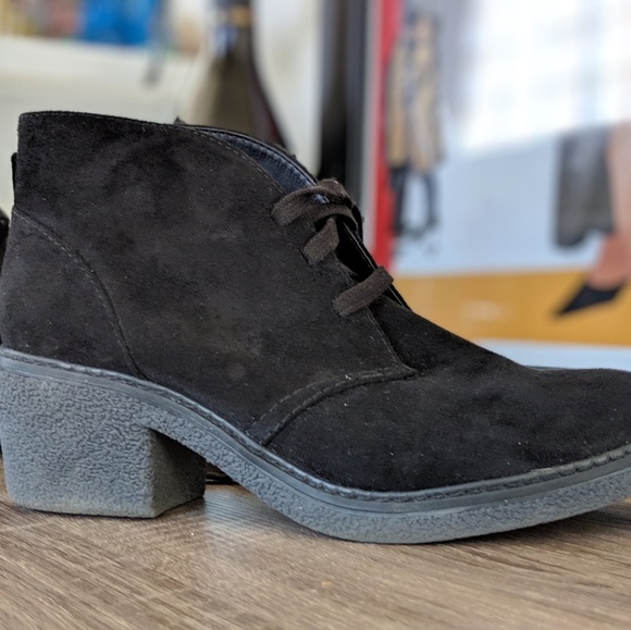 Fun, Comfy Universal Thread Booties - Picture 2 of 6